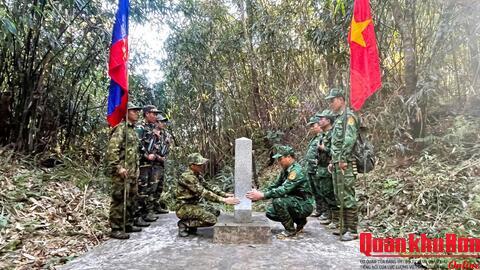 Tuần tra song phương biên giới Việt Nam - Lào