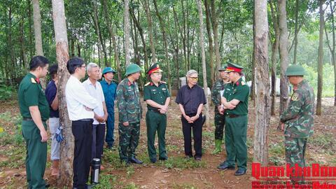 Kiểm tra công tác tìm kiếm hài cốt liệt sĩ tại khu vực Dốc Miếu