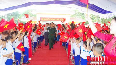 Lễ khai giảng và khánh thành Trường Phổ thông nội trú Tiểu học và Trung học Cơ sở Quế Phong