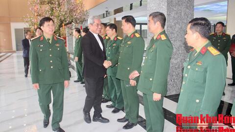 Tòa Giám mục Giáo phận Hà Tĩnh thăm, chúc Tết Quân khu 4