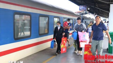 Bộ Nội vụ: Không có chủ trương hoán đổi ngày nghỉ dịp Giỗ Tổ, 30/4 và 1/5