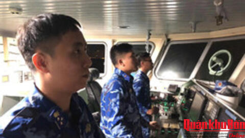 Tàu cá bị chìm, 8 người gặp nạn trên biển Hà Tĩnh