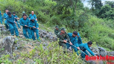 Đào móng xây nhà, phát hiện bom nặng 350kg còn nguyên kíp nổ