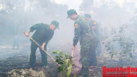Đồn Biên phòng Cửa Tùng (Quảng Trị) tham gia dập tắt cháy rừng trên địa bàn