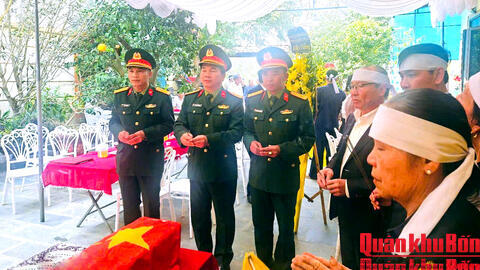 Bộ Chỉ huy Quân sự  tỉnh Quảng Trị phối hợp đưa 2 hài cốt liệt sĩ về quê hương an táng