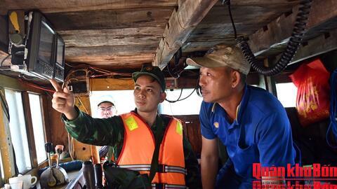 Bộ đội Biên phòng thành phố Huế phát hiện, xử lý 2 tàu cá khai thác sai vùng biển