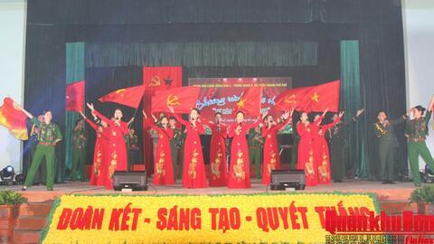 Đoàn Văn công Quân khu 4 biểu diễn tại thành phố Huế