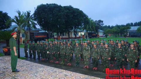 Sư đoàn 968 điều động 500 cán bộ, chiến sĩ giúp Nhân dân thành phố Huế khắc phục hậu quả mưa lũ