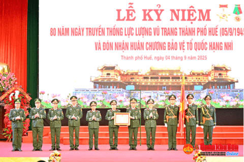 “Tấn công, nổi dậy, anh dũng, kiên cường”