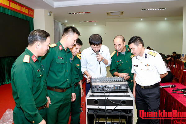 Quân khu 4: Bế mạc lớp tập huấn vật tư công tác Đảng, công tác chính trị năm 2025