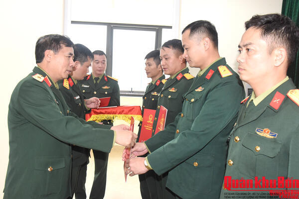 Quân khu 4 Công bố, trao Quyết định về công tác cán bộ