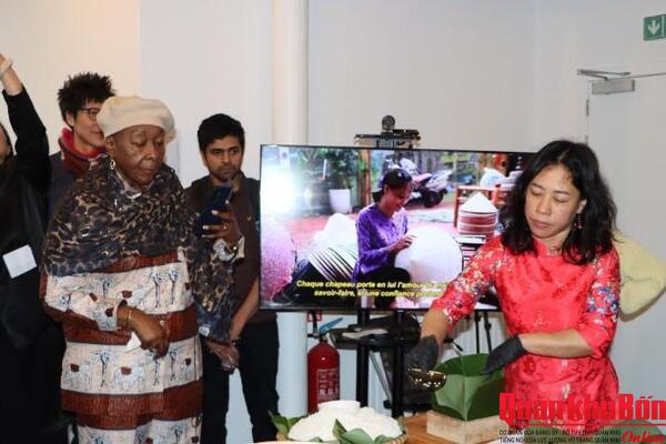 Tết Việt tại Bỉ: Khi hương Xuân lan tỏa giữa lòng châu Âu