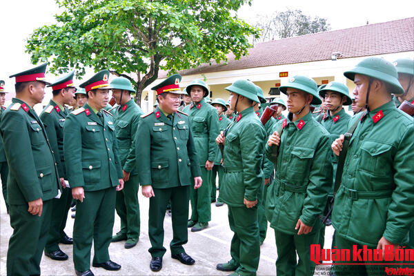 Bộ Chỉ huy Quân sự tỉnh Quảng Trị kiểm tra huấn luyện tại Trung đoàn 842 và Trung đoàn 996
