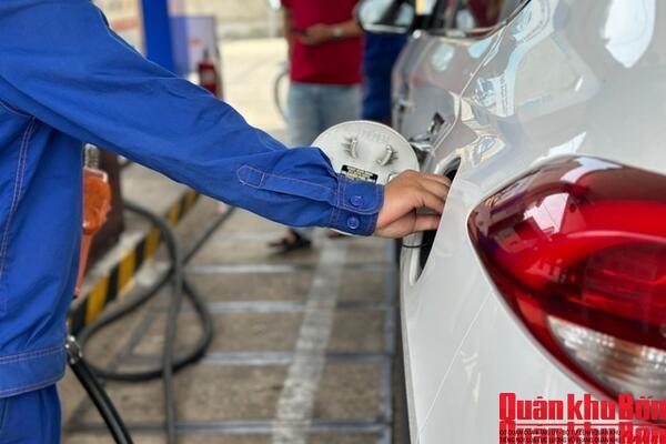Lý do giá xăng dầu liên tục giảm mạnh hơn 9.500 đồng/lít trong 2 ngày, quỹ bình ổn còn bao nhiêu?