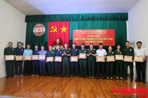 Công ty CP Nhựa bao bì Vinh: Mít tinh hưởng ứng Tháng hành động ATVSLĐ và Tháng Công nhân năm 2026.
