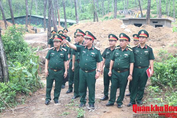 Trung tướng Nguyễn Bá Lực kiểm tra công tác chuẩn bị diễn tập tác chiến phòng thủ Quân khu 4 năm 2026