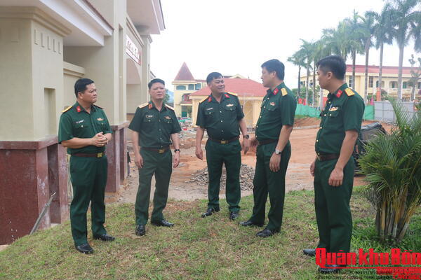 Tổng cục Hậu cần - Kỹ thuật kiểm tra công tác doanh trại tại Quân khu 4