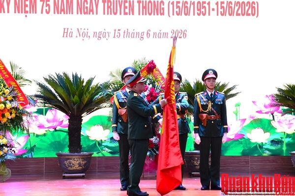 Học viện Hậu cần đón nhận Huân chương Bảo vệ Tổ quốc hạng Nhất