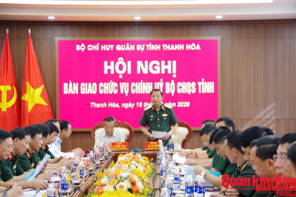 Quân khu 4: Bàn giao chức vụ Chính ủy Bộ Chỉ huy Quân sự tỉnh Thanh Hóa.