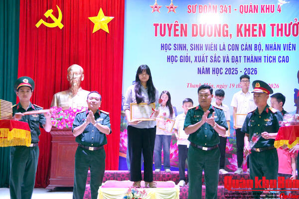 Sư đoàn 341 (Quân khu 4) tuyên dương, khen thưởng 150 học sinh, sinh viên có thành tích cao trong học tập