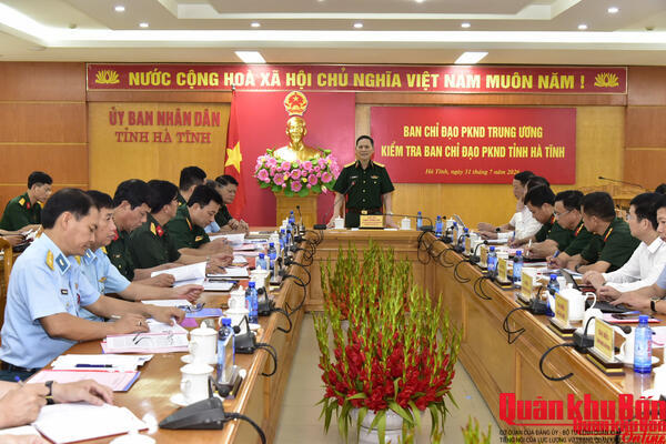 Ban Chỉ đạo Phòng không Nhân dân Trung ương do Thượng tướng Phạm Trường Sơn, Phó Tổng Tham mưu trưởng Quân đội Nhân dân Việt Nam, Phó Trưởng Ban Chỉ đạo Phòng không Nhân dân Trung ương kiểm tra Ban Chỉ đạo Phòng không Nhân dân tỉnh Hà Tĩnh.