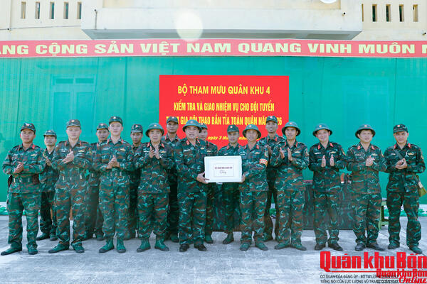 Bộ Tham mưu Quân khu 4: Giao nhiệm vụ, động viên Đội tuyển tham gia Hội thao Xạ thủ bắn tỉa toàn quân năm 2026