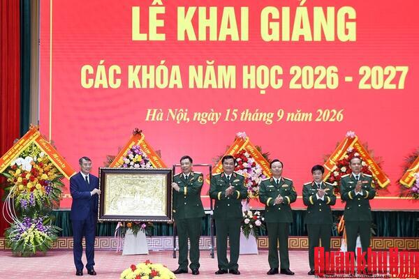 Thủ tướng Lê Minh Hưng dự khai giảng năm học mới tại Học viện Quốc phòng