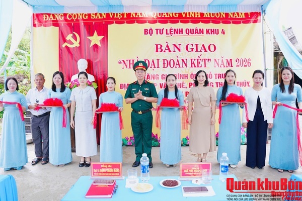 Bộ Chỉ huy Quân sự thành phố Huế: Khánh thành, bàn giao nhà “Đại đoàn kết” tặng gia đình chính sách