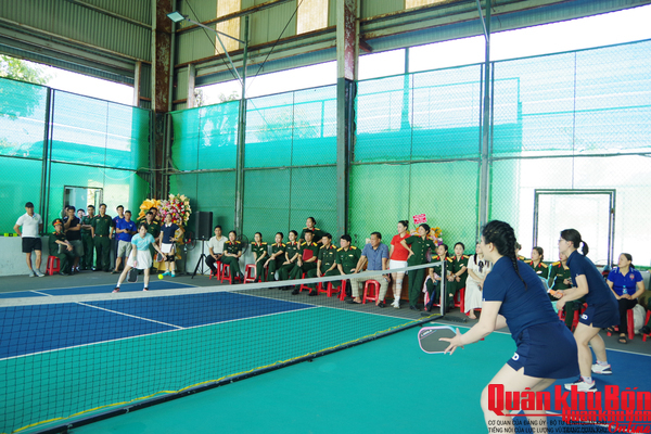 Bộ Tham mưu Quân khu 4: Giao hữu Pickleball chào mừng Ngày truyền thống Phụ nữ Việt Nam 20/10