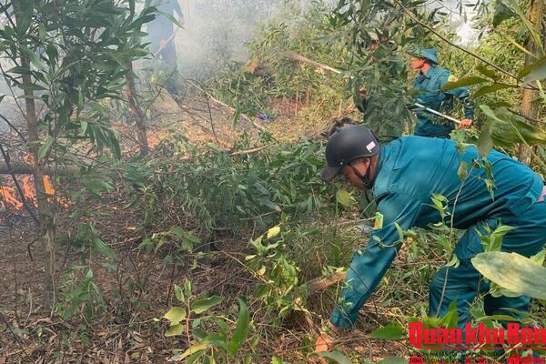 Khống chế nhanh vụ cháy rừng tại xã Phúc Lộc, Nghệ An
