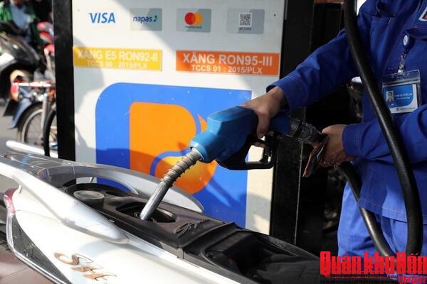 Giá xăng dầu đồng loạt tăng mạnh từ 15 giờ hôm nay (7/3)