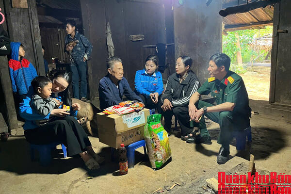 Trao yêu thương – Ấm lòng dân bản