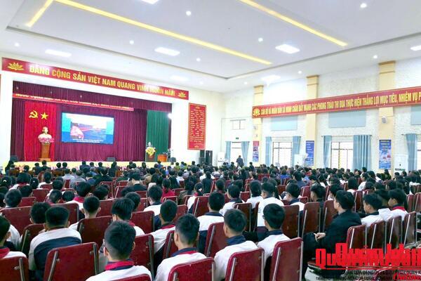 Cảnh sát biển Việt Nam tuyên truyền pháp luật về biển, đảo tại xã Minh Châu