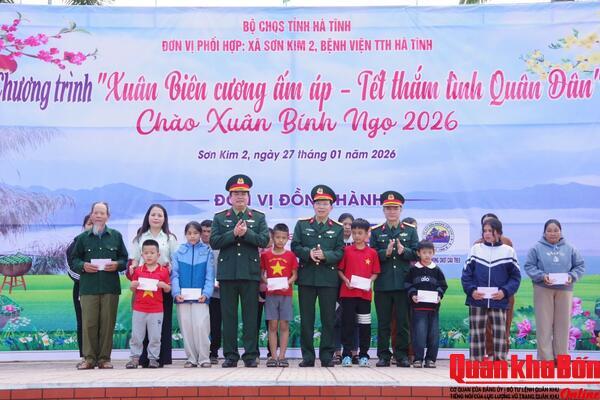 Nồng ấm nghĩa tình “Xuân biên cương ấm áp - Tết thắm tình quân dân” ở Hà Tĩnh