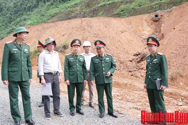 Quân khu 4: Kiểm tra thực địa tiến độ thi công tuyến đường tỉnh lộ 74 Nam Đông - A Lưới