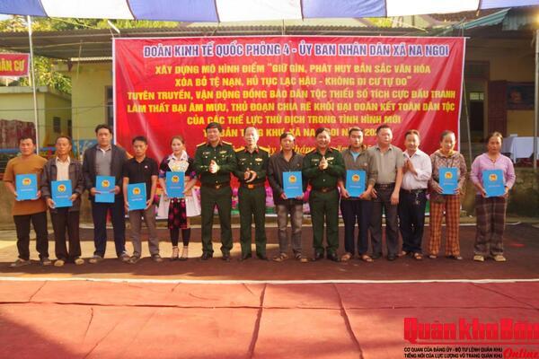 Đoàn Kinh tế - Quốc phòng 4: Nhiều phần quà ý nghĩa nhân Ngày hội đại đoàn kết toàn dân tộc