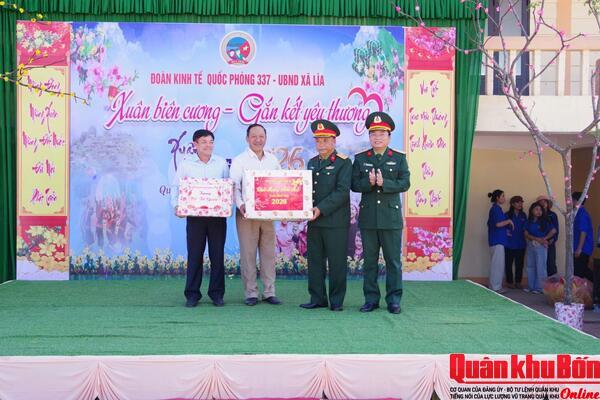 “Xuân biên cương - Gắn kết yêu thương” tại xã Lìa