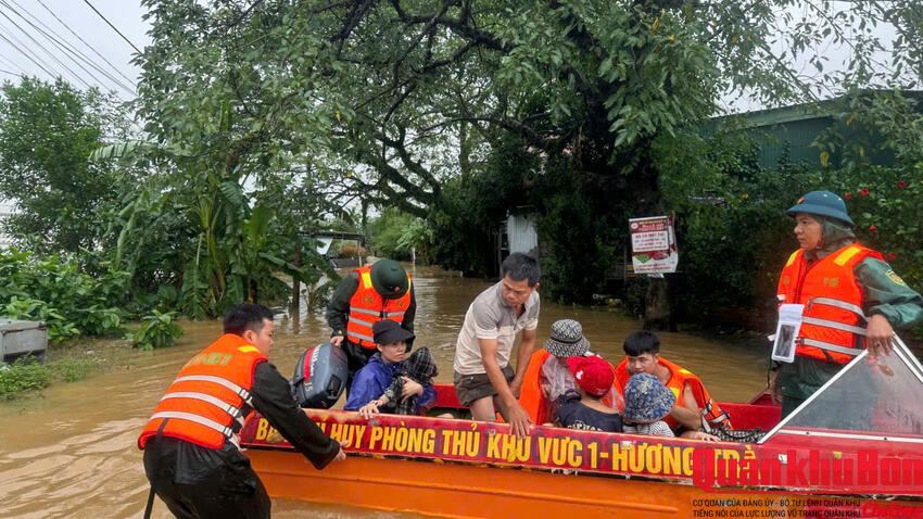 Phóng sự SÁT CÁNH CÙNG DÂN TRONG LŨ DỮ