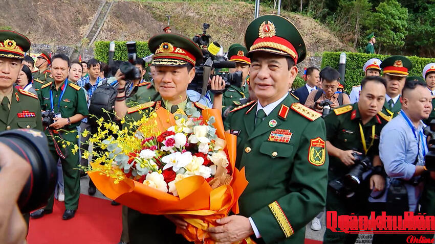 Phóng sự truyền hình: GIAO LƯU HỮU NGHỊ QUỐC PHÒNG VIỆT NAM - LÀO: THẮM TÌNH HỮU NGHỊ NƠI BIÊN CƯƠNG