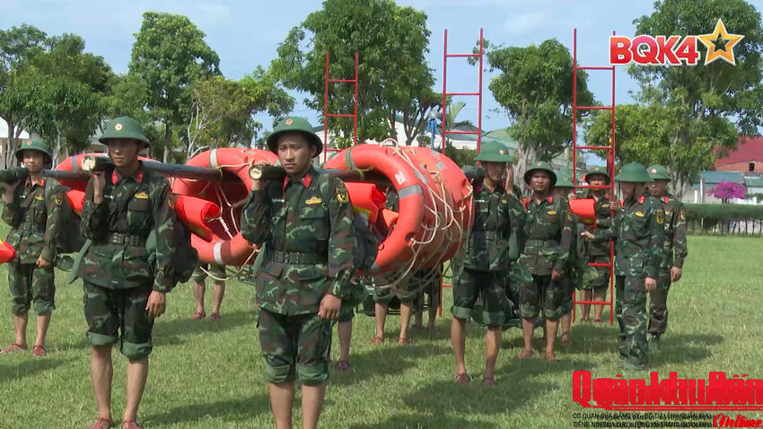 LỰC LƯỢNG VŨ TRANG HÀ TĨNH: CHỦ ĐỘNG ỨNG PHÓI VỚI MƯA BÃO