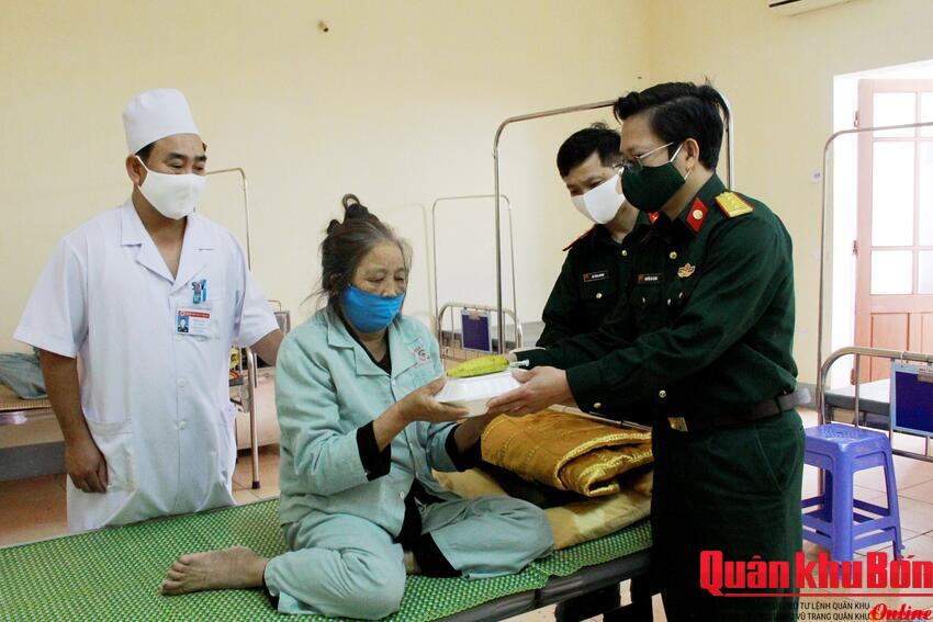 Những suất cơm miễn phí cho bệnh nhân nghèo