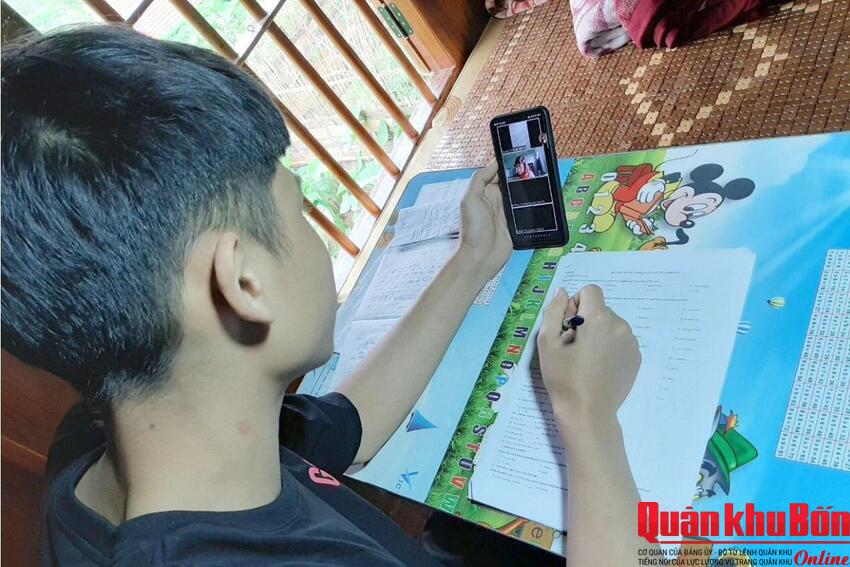 Viettel kịp thời phủ sóng 4G cho nam sinh dựng lán học bài ở Diên Lãm, Quỳ Châu