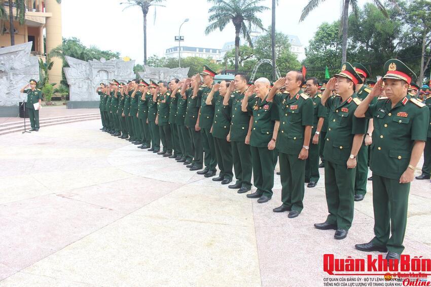 Gặp mặt kỷ niệm 75 năm Ngày truyền thống Lực lượng vũ trang Quân khu 4