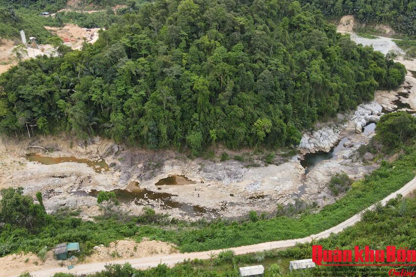 Thực hiện giai đoạn 7 tìm kiếm người mất tích ở Nhà máy Thủy điện Rào Trăng 3