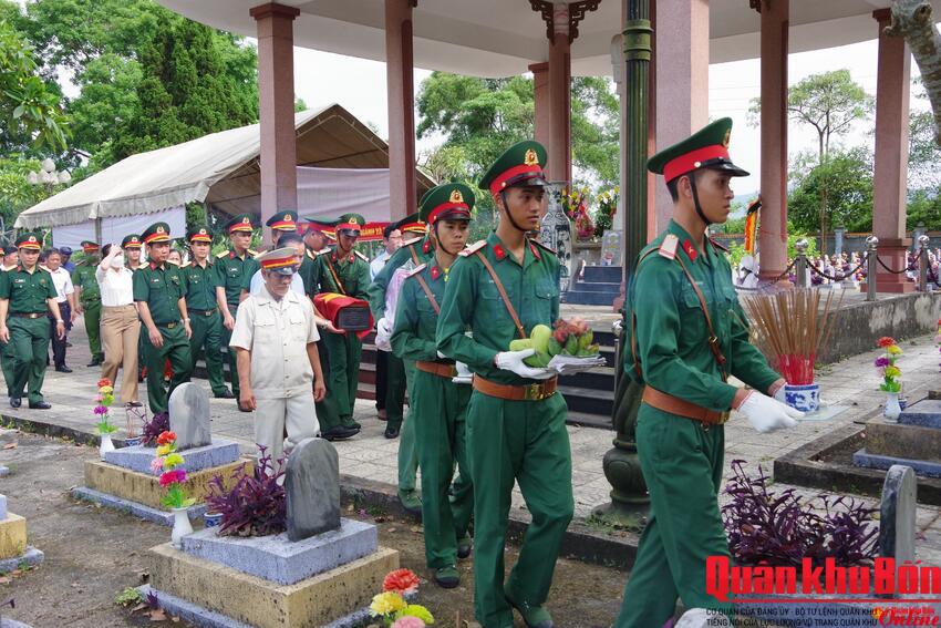 Tổ chức Lễ truy điệu và an táng hài cốt liệt sĩ