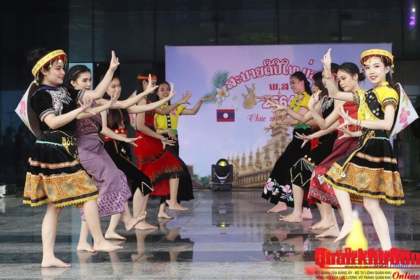 Thắm tình Việt - Lào trên các giảng đường ở Hà Tĩnh