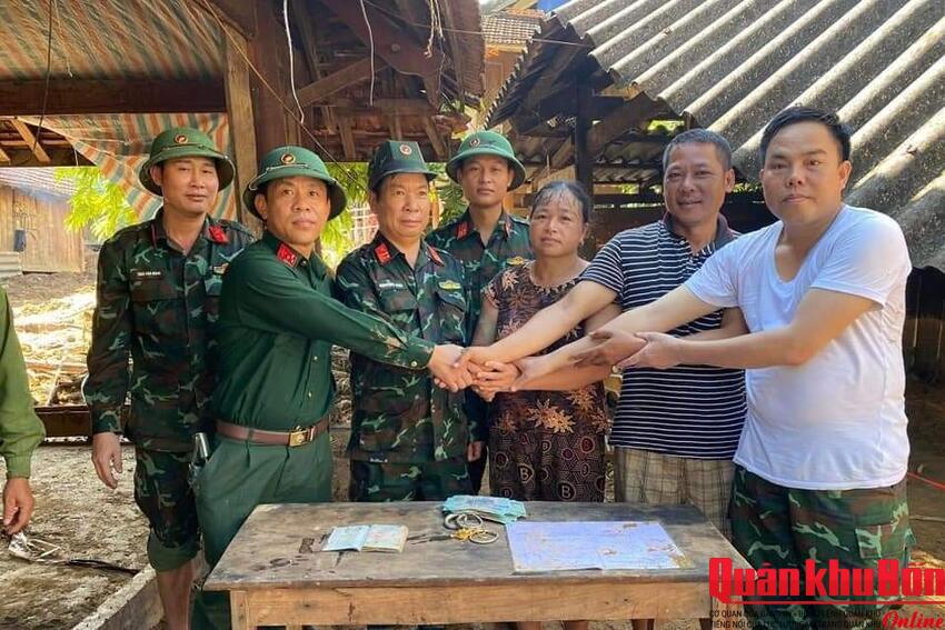 Tìm được chiếc két sắt bị lũ cuốn trôi trả lại cho người dân
