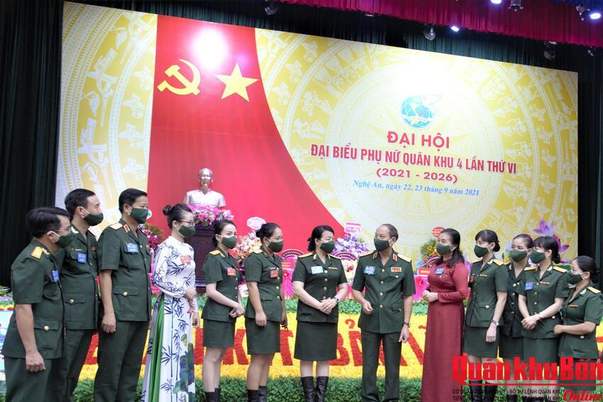 LỰC LƯỢNG VŨ TRANG QUÂN KHU 4 SÁNG NGỜI PHẨM CHẤT “BỘ ĐỘI CỤ HỒ” TRÊN QUÊ HƯƠNG CÁCH MẠNG ANH HÙNG