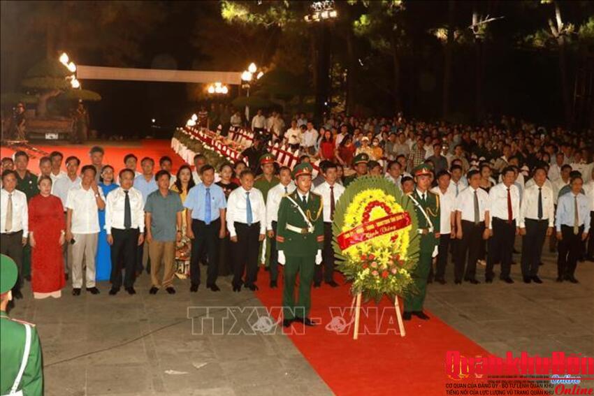 Chương trình nghệ thuật 'Nghĩa tình tháng 7 - Hoa dâng mộ liệt sỹ'