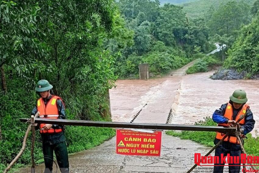 Nước lũ dâng gây ngập, chia cắt cục bộ thôn, bản khu vực biên giới tỉnh Quảng Bình